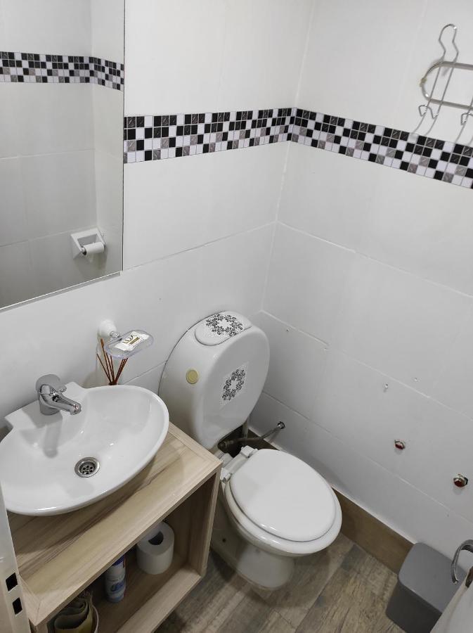 Ezeiza 1 Nuestro Lugar A 15 Minutos Del Aeropuerto Tranfer Opcional Desde Y Al Aeropuerto De Ezeiza Las 24 Horas Pet Friendly Eksteriør billede